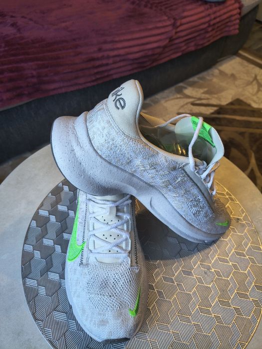 Vând adidași Nike