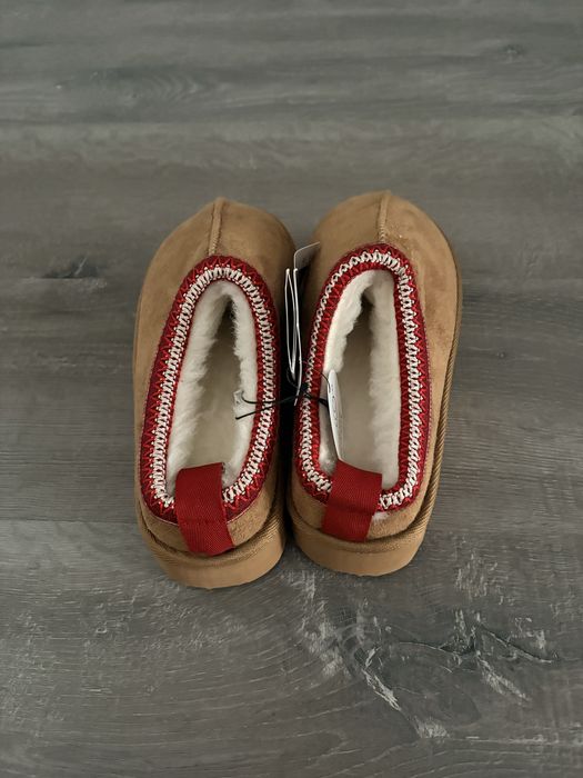 Ghete tip UGG noi cu eticheta