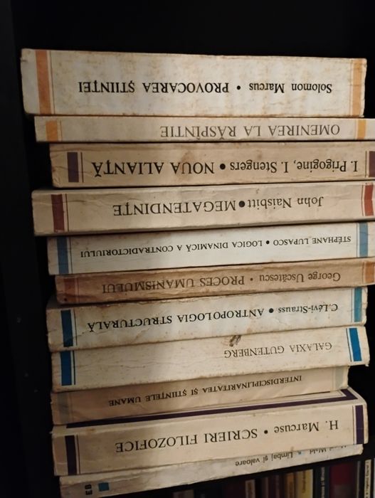 Carte filosofie, istorie, literatura.