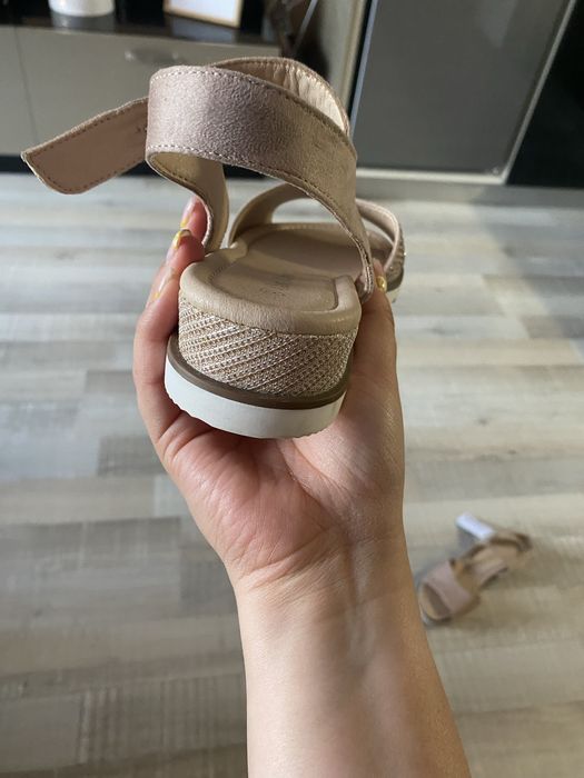 Дамски сандали в цвят пудра