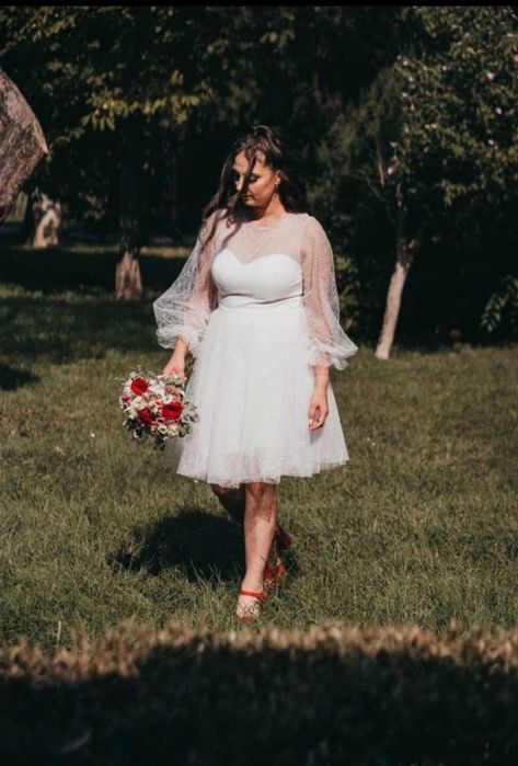 Rochie albă, potrivită pentru cununia civilă