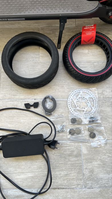 Trotineta electrica Xiaomi Mijia M365, viteza 25 km/h, autonomie 30 km