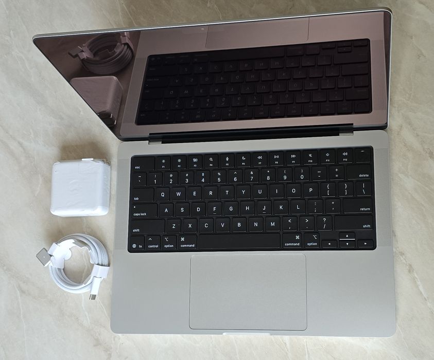 Apple MacBook Air, Pro M3/M4 M5