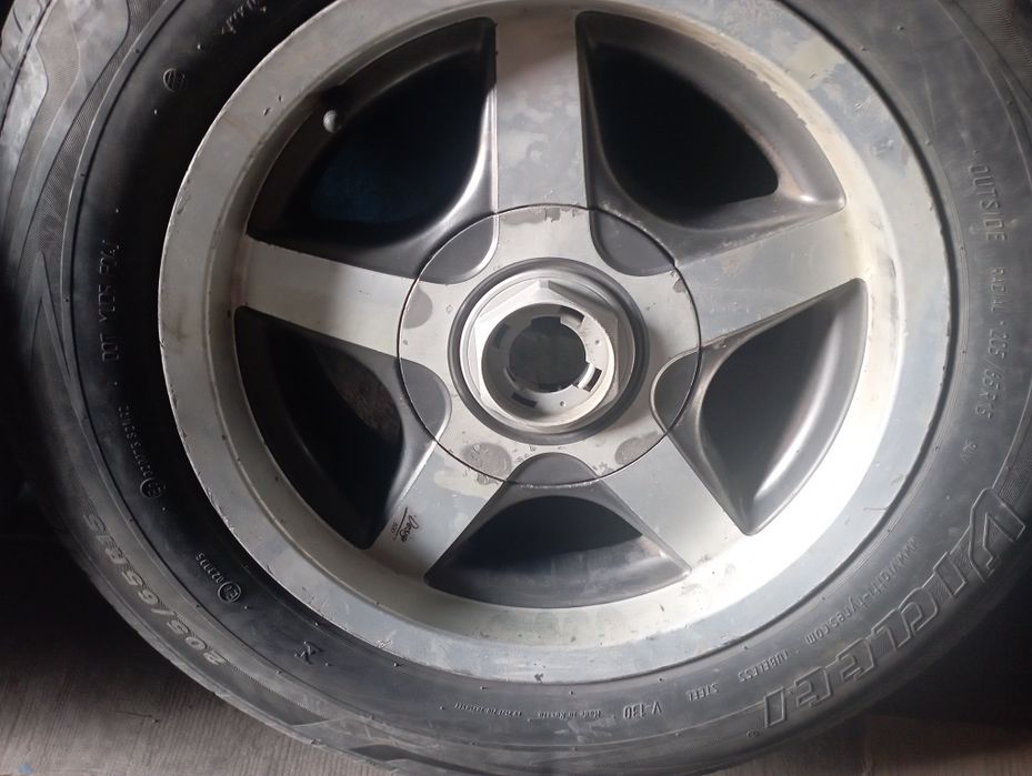 Продам диски вместе с шинами