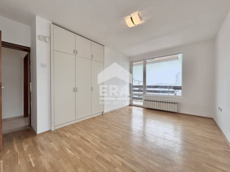 Дава се под наем Тристаен апартамент в София, Изток - 120 кв.м за 1150 € - Снимка #11