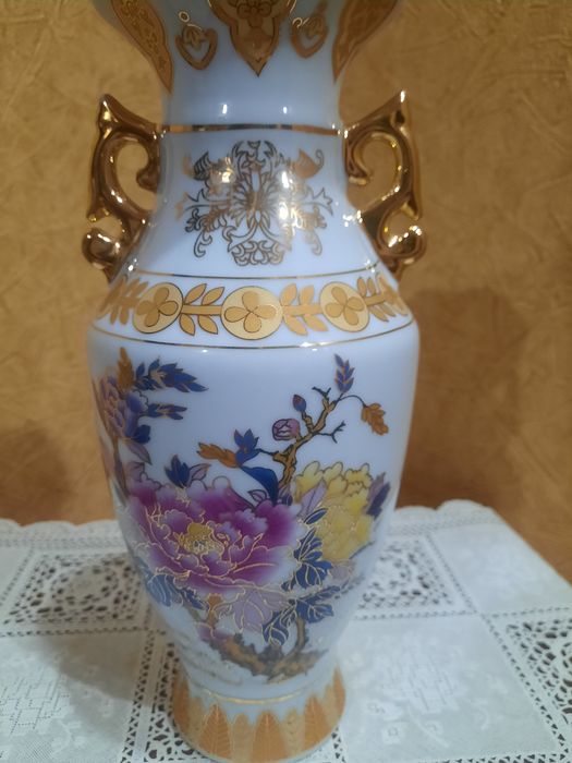 Красивая Китайская ваза-амфора, высота 26см. Состояние отличное, золоч