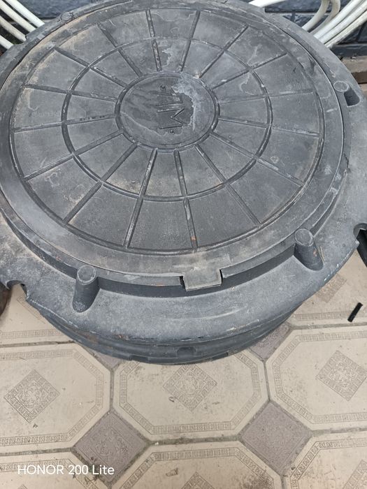 Люк водопроводный