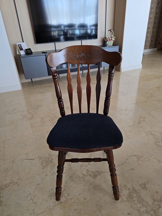 12 scaune din lemn masiv, stil clasic – 6+6 cu tapițerii diferite
