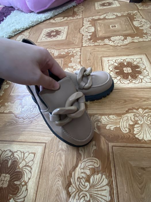 Женские лоферы продам