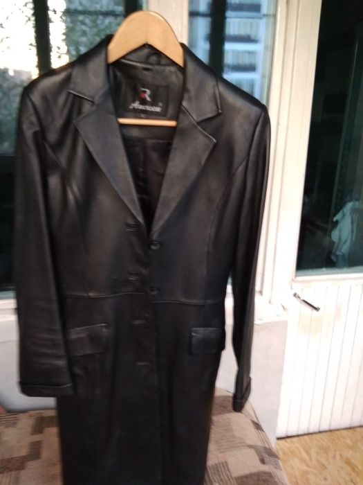Кожаный женский плащ.