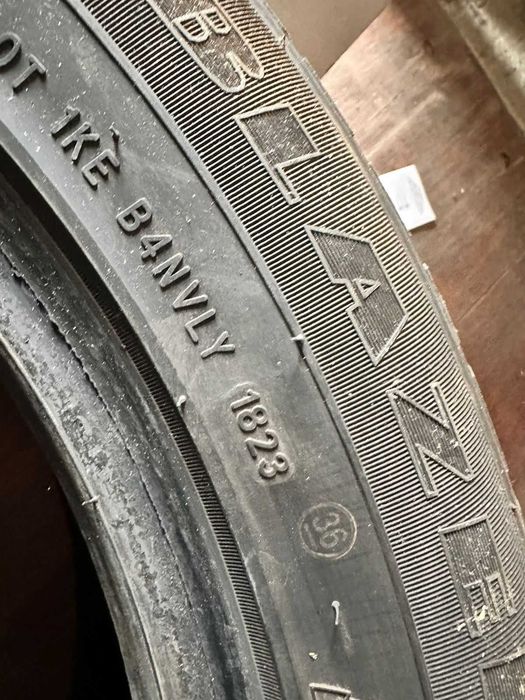 Диски R17 черного цвета от Lexus