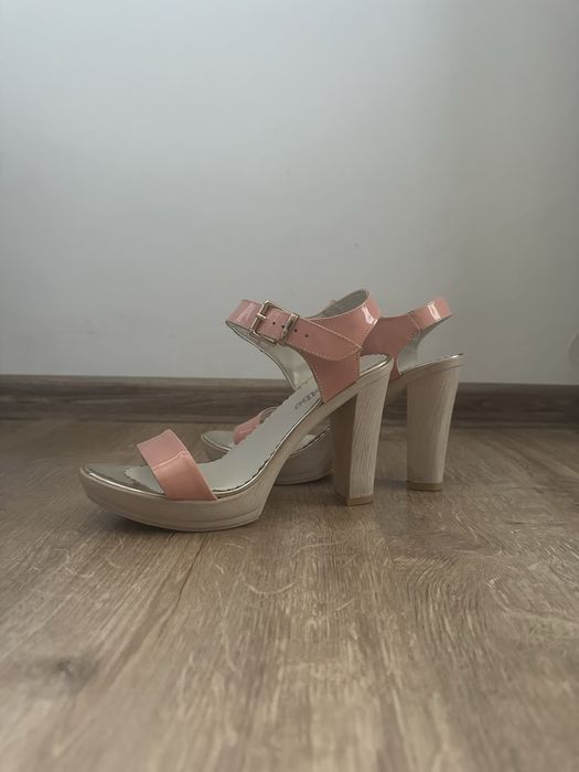 Sandale din piele roz cu platforma, mărimea 37