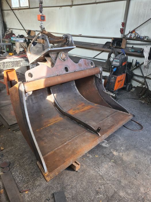 Накланяща се планировъчна кофа, хидравлична за багер