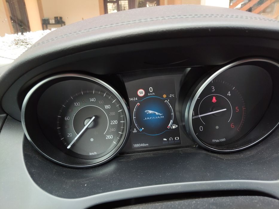 Jaguar R-Pace R-Dynamic an 2019