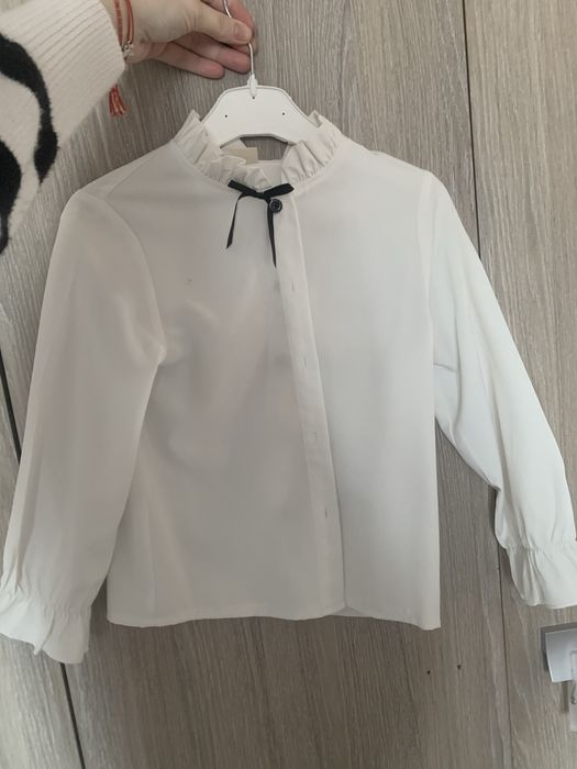 Uniforme fetita se dau toate perfecte pentru 6-7 ani