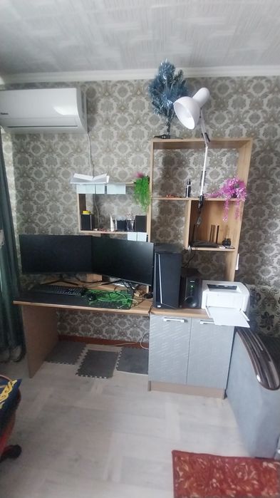 Подам стол компьютерный