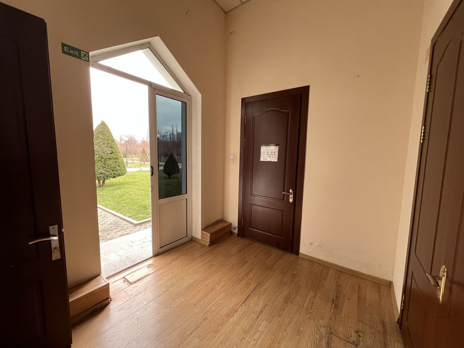 Аренда под офис 120кв м, 1 минут от Метро Миллий бог, Дружба 4 комната