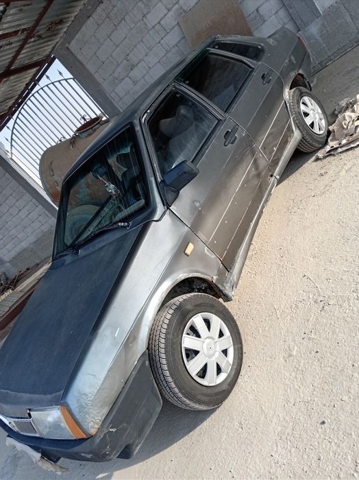 Машина сотилади.