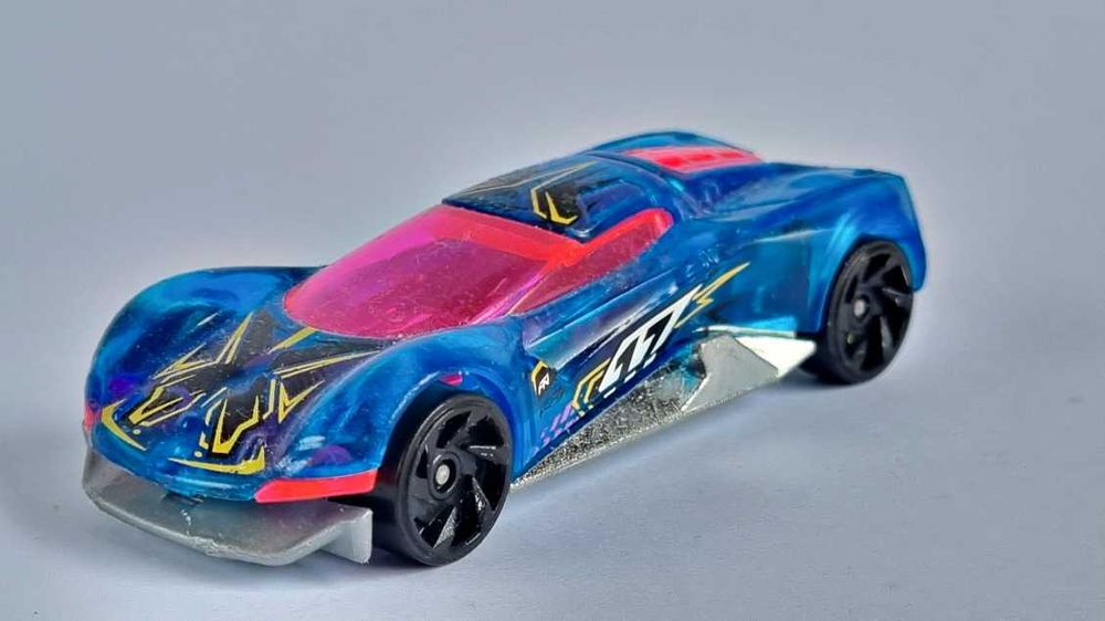 Продавам метална количка 2016 Hot Wheels Crescendo Blue X-Racers 1:64