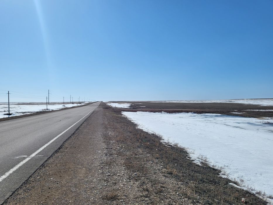 Продам участок вдоль дороги