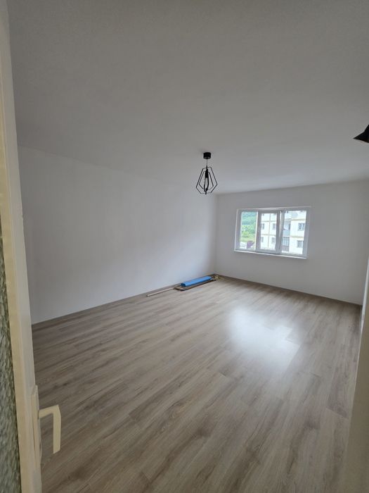 Vând apartament Brezoi