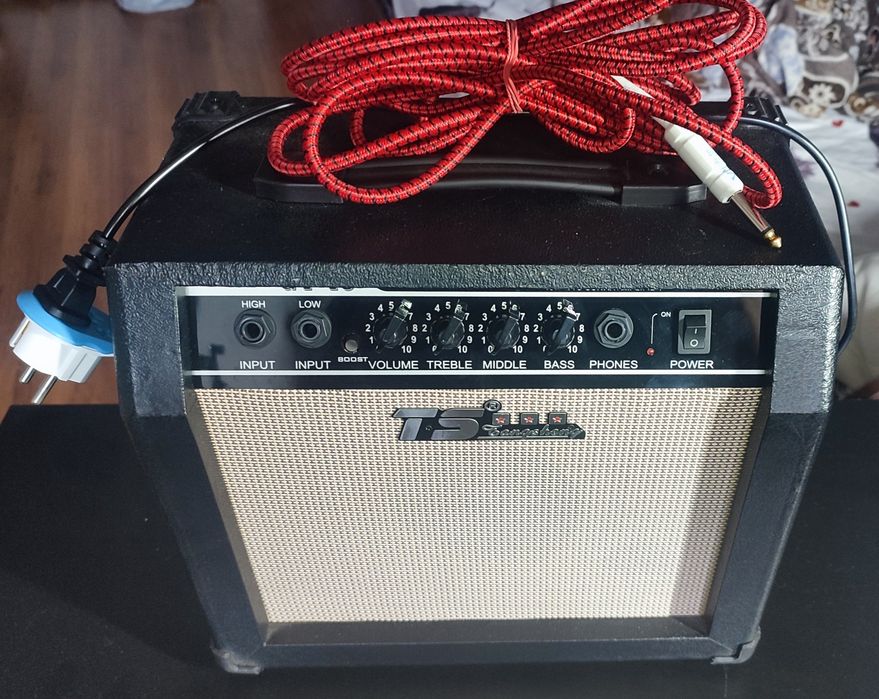 Продам комбо-усилитель TS Tangshang 15W