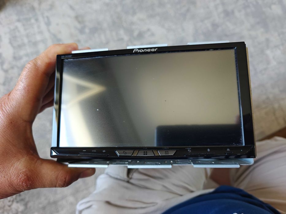 Pioneer AVH-Z9250BT в идеале.