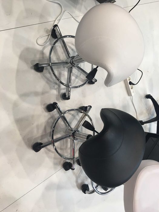 Козметичен/фризьорски стол - табуретка Rodeo - бяла 50/59 см