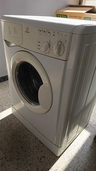 Продавам пералня INDESIT