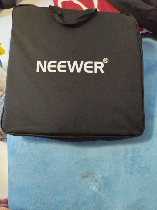 Lampa circulara LED Neewer 18" cu trepied si accesorii