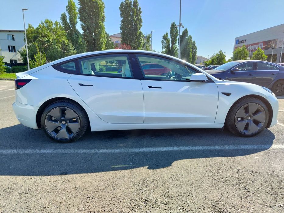 Tesla Model 3 Tesla model 3 long range dual motor interior alb
