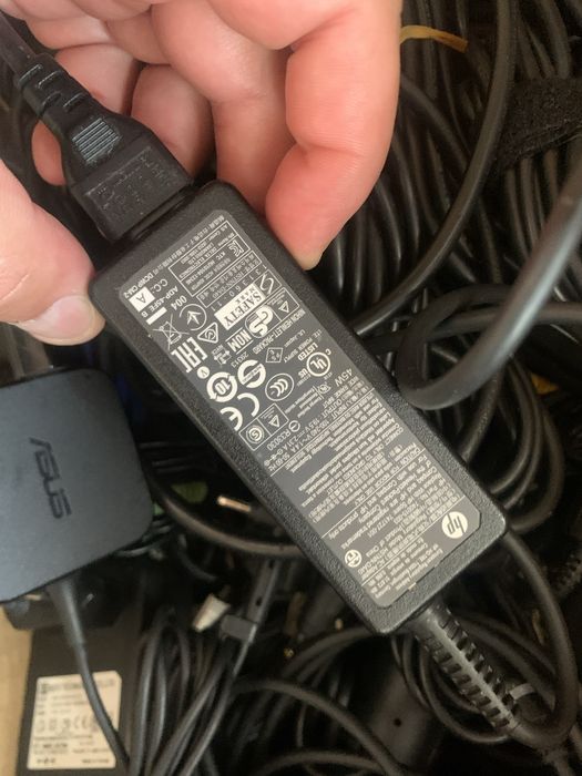 Diferite alimentatoare incarcatoare laptop 12v 18v Asus Acer HP Dell