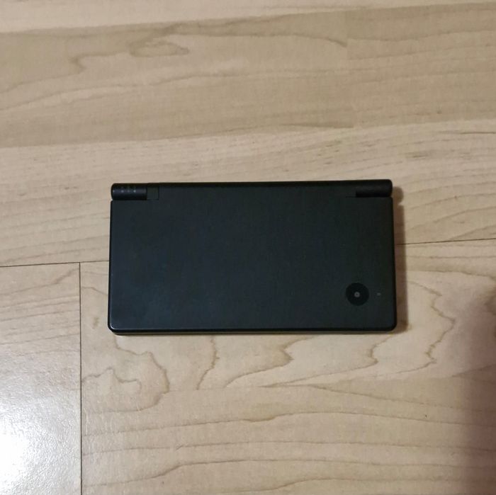 Nintendo DSi + зарядно
