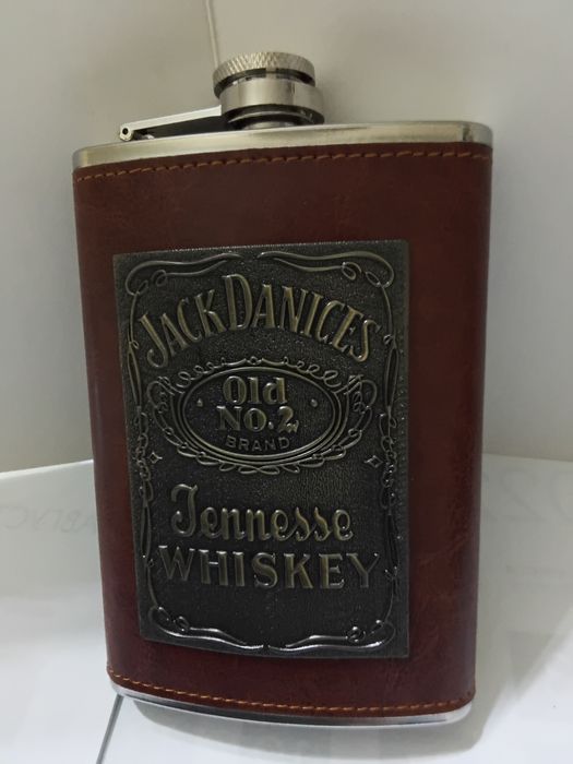 Джобна манерка Джак Даниелс 250 ml и 2 бр.стоманени чаши