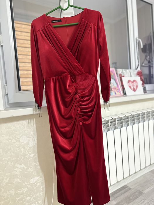 Платья вечерние