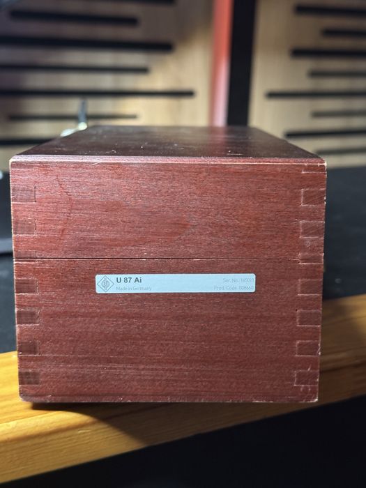 Microfon studio Neumann U87 Ai