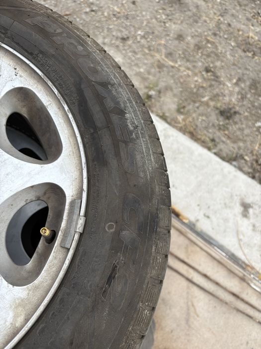 Диски с резиной.