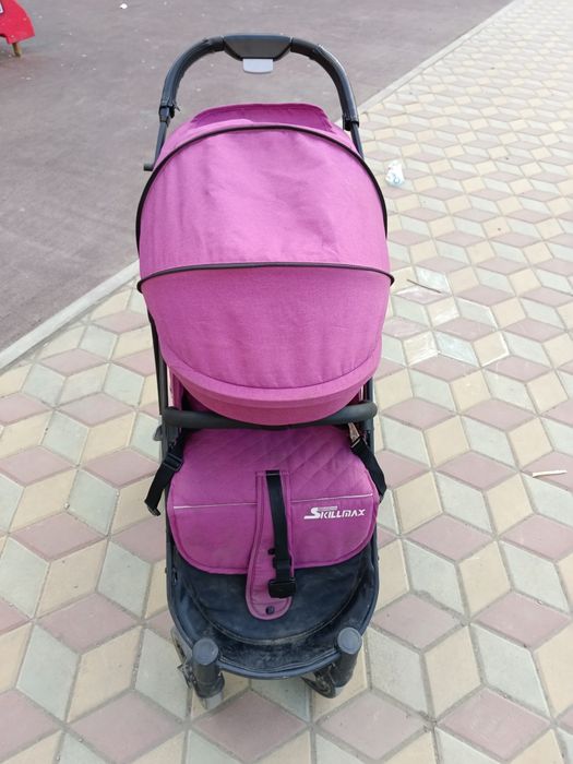 Продаем девичью коляску