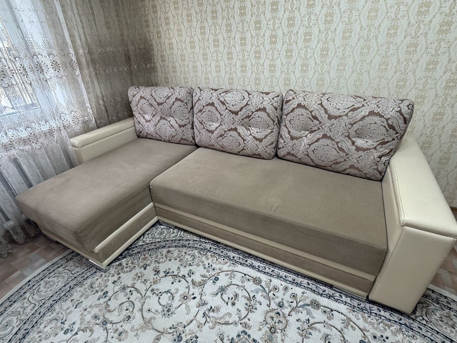 Продам диван угловой компактный