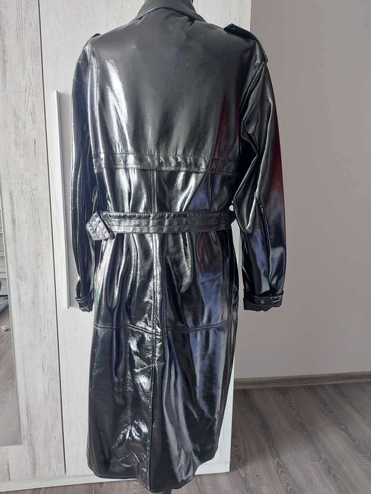 Кожен тренч BERSHKA