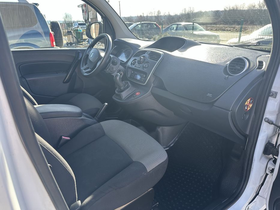 Vind Renault kangoo 2017 stare foarte buna