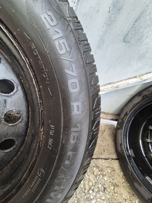 4бр зимни гуми унироял/ 215-70-16/ 2017г/ 6.8-7.2мм  грайфер/