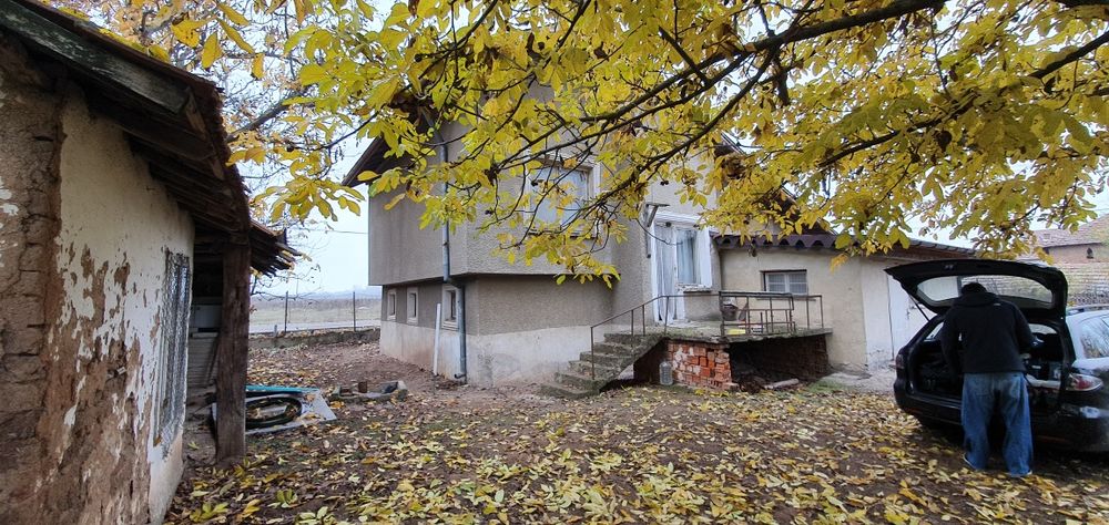 Продава се Къща в Брусарци - 300 кв.м за 68 €/кв.м - Снимка #2