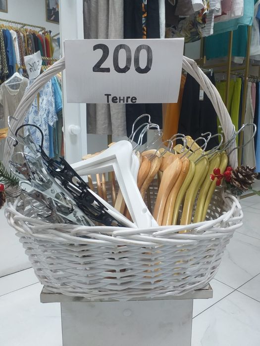 Рейл для магазина одежды