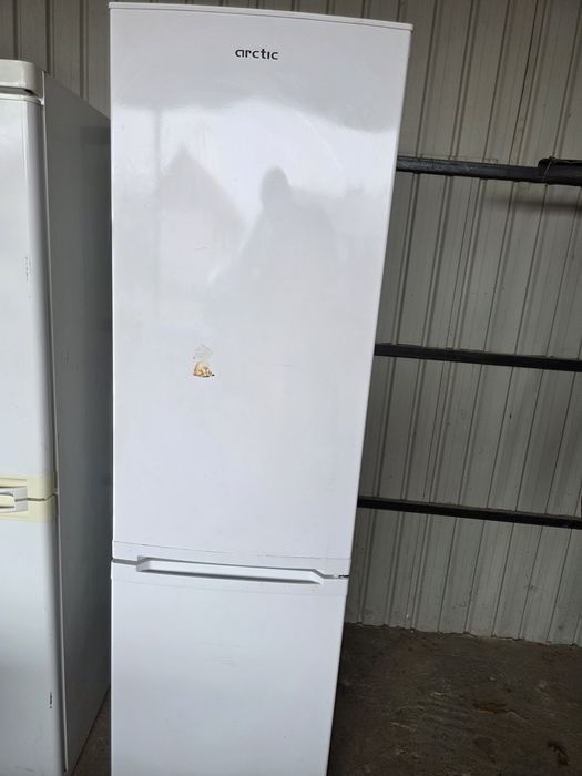 Frigider cu congelator + transport gratuit în localitate