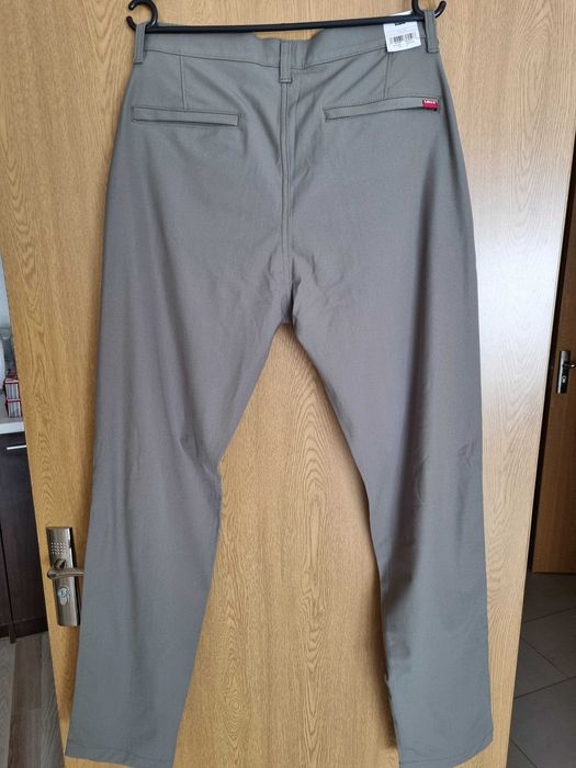 Мъжки панталон Levi's Chino Standard Tech, размер 34х34