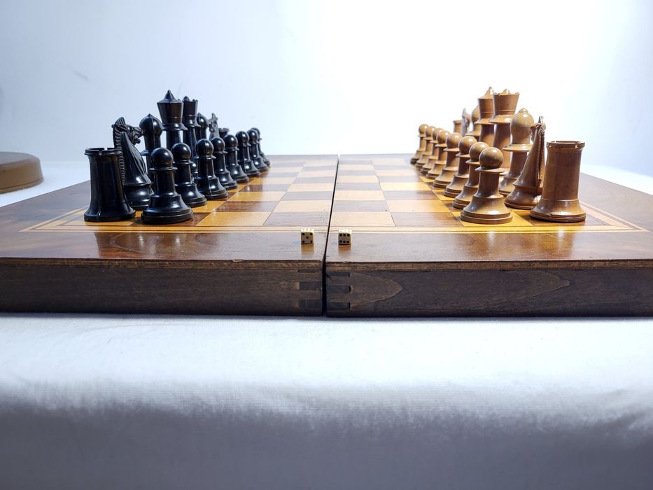 #8 Стар дървен шах и табла