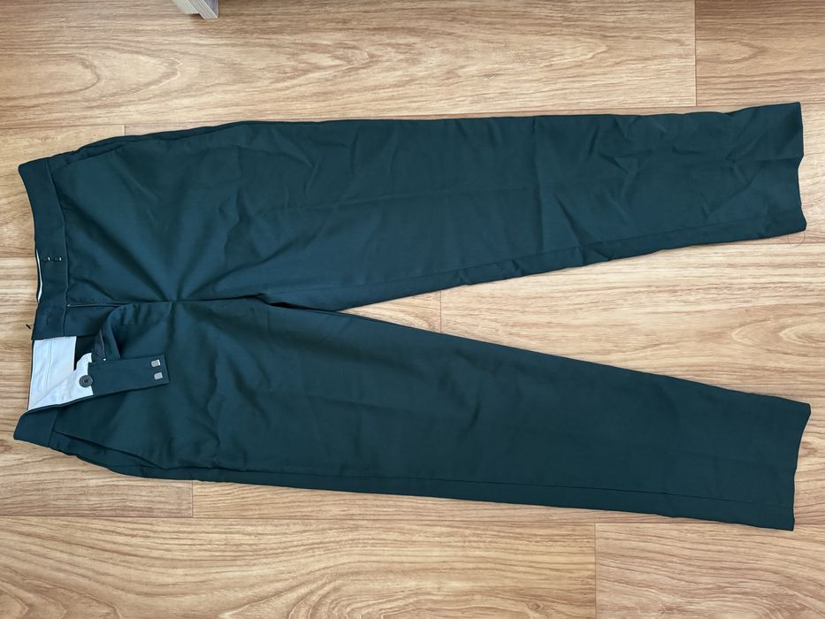 Продам новый женский костюм Mango