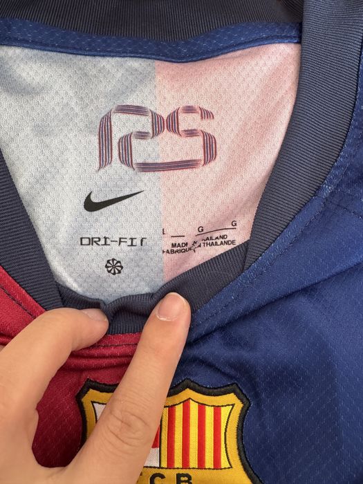 тениска с дълъг ръкав на Ламин Ямал