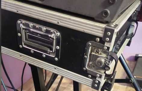 Rack 19" 4U (Lemn + Fier) pentru Amplificatoare